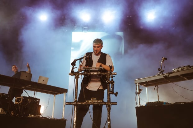 fred-encore-joue-8-concerts-consecutifs-au-shrine-la-fracassant-4400663-2414554-2319577-jpg