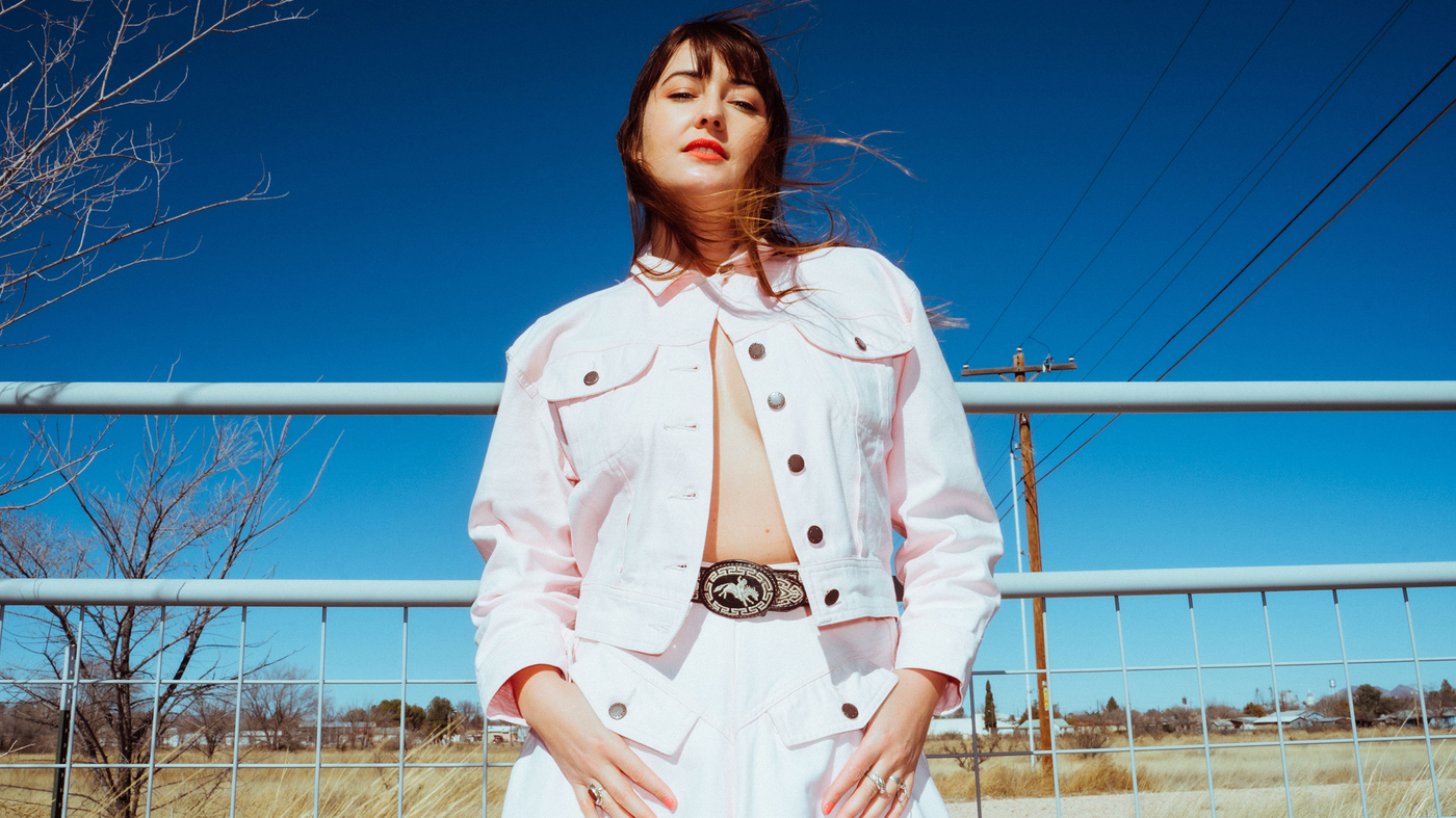 jess-williamson-time-aint-accidental-_-press-photo-credit-to-jackie-lee-young-1_wide-c850448dae5772a1c968b68d194cc22caecb940c-s1400-c100-8380758-8897322-jpeg