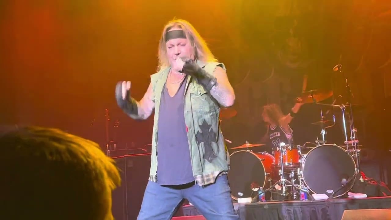 vince-neil-played-another-show-a-4983964-3215052-jpg