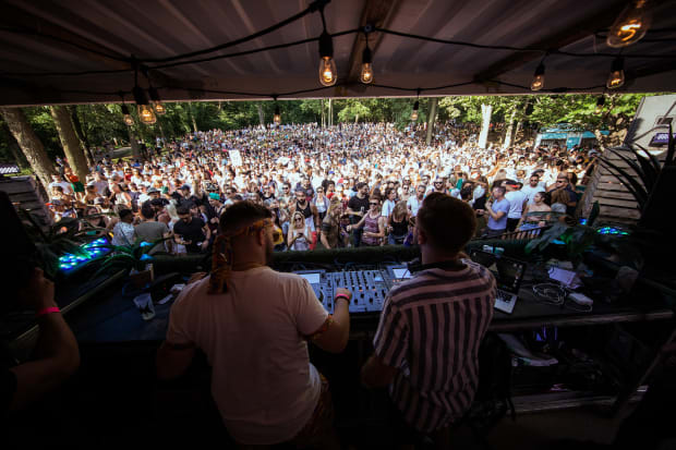 7-raisons-pour-lesquelles-les-fans-de-musique-dance-devraient-3023304-8963720-9815820-jpg