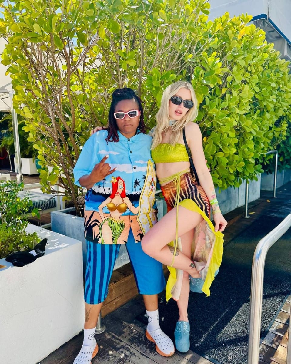 kaleena-zanders-et-anabel-englund-quotnimporte-quoi-4-uquot-est-5277282-1786853-8382104-jpg