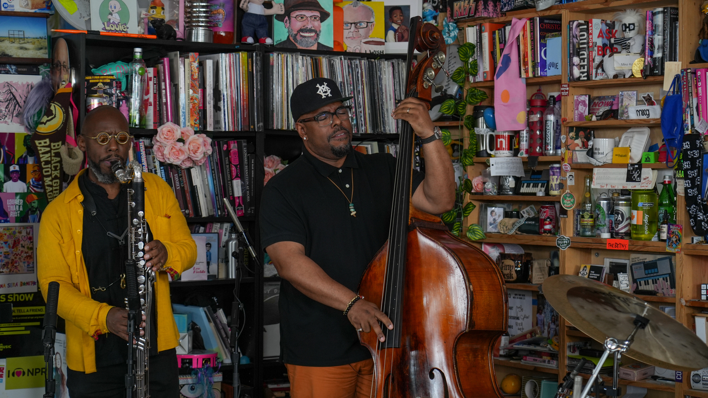 20230621_dull_christianmcbridetinydesk-79_wide-995839eb0d537655e3e5a3e4c7b3280df1eb876b-s1400-c100-7904218-6715574-jpg