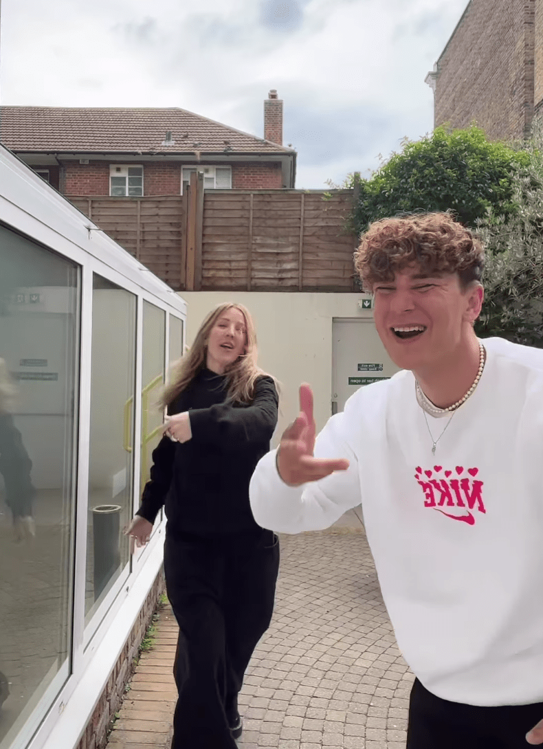 carie-revele-une-collaboration-de-haut-niveau-avec-ellie-goulding-8625468-6522184-9822539-png