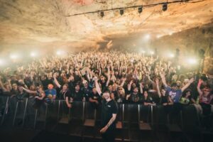 LYNY est mélancolique "Le familier" L’EP est un départ qui mérite d’être célébré : écoutez