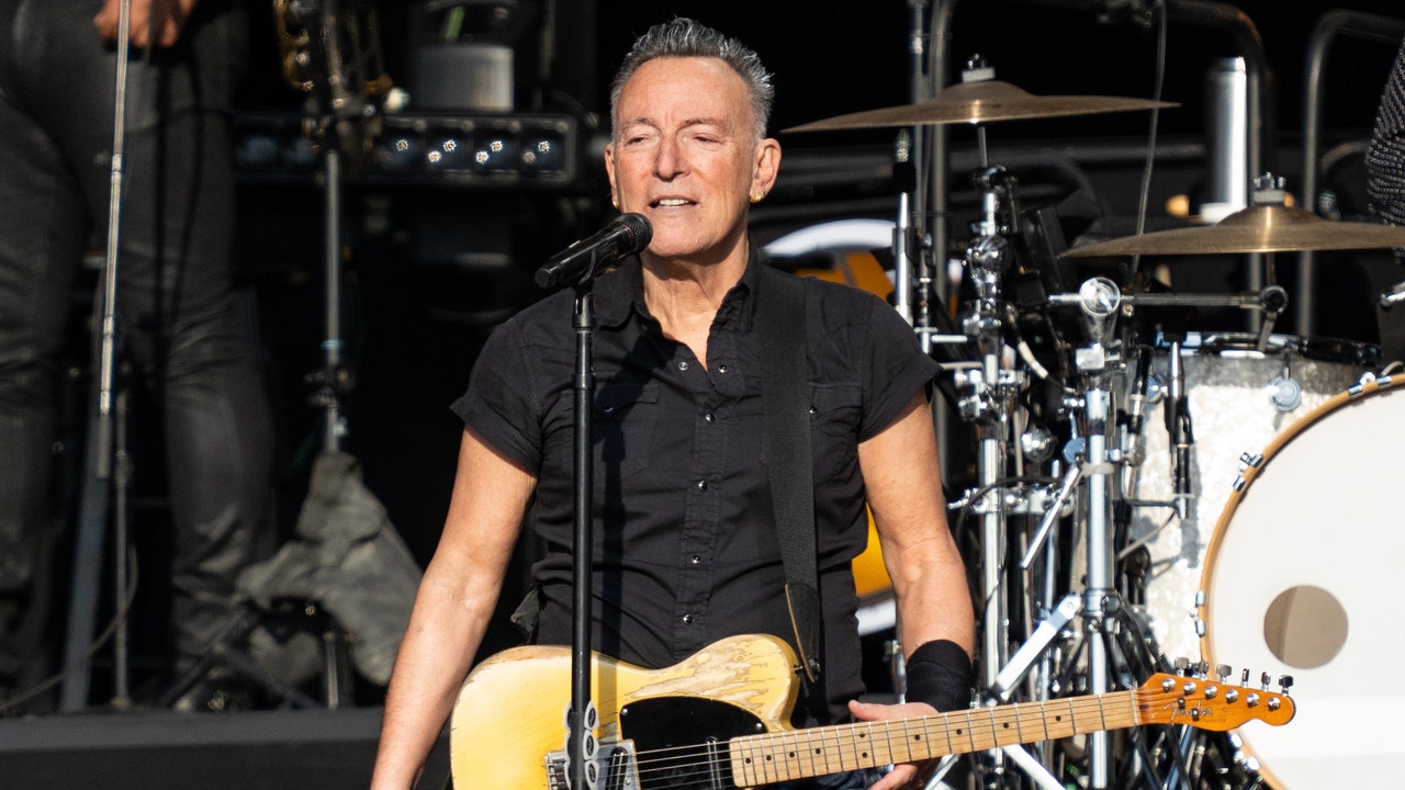 Bruce Springsteen reporte les dates restantes de sa tournée 2023 en raison de l'ulcère gastroduodénal