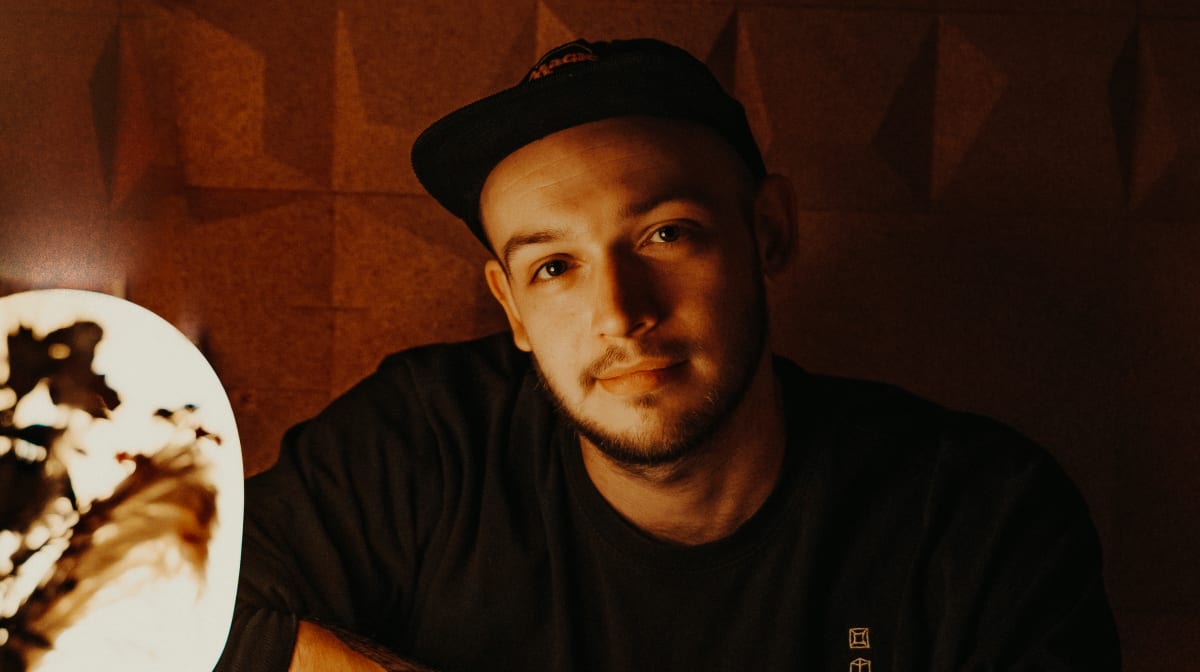 DROELOE adopte la croissance personnelle dans un album aventureux, "L'art du changement"