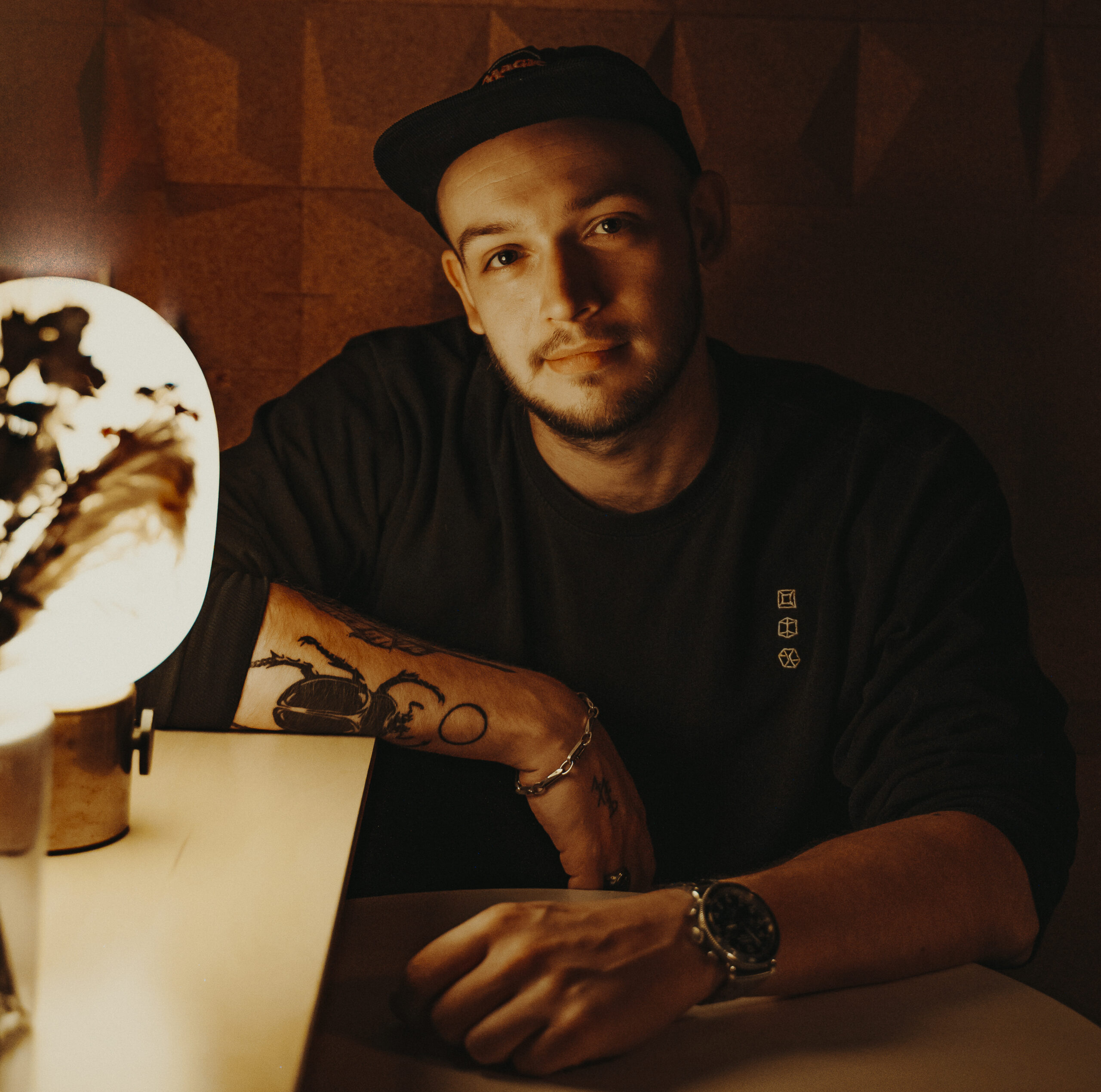 DROELOE dévoile son premier album solo « The Art Of Change »