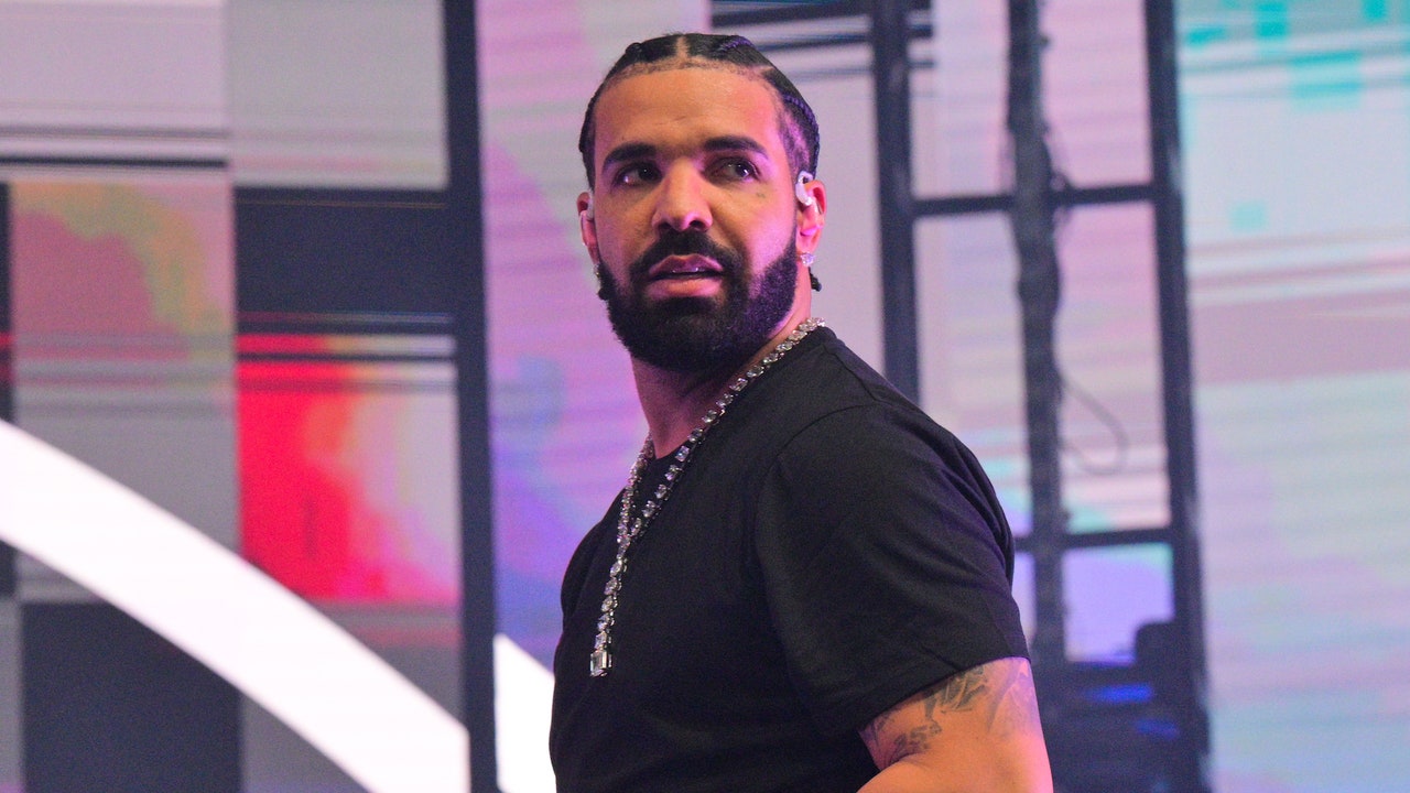 Drake repousse la date de sortie de l'album For All the Dogs en raison de la tournée