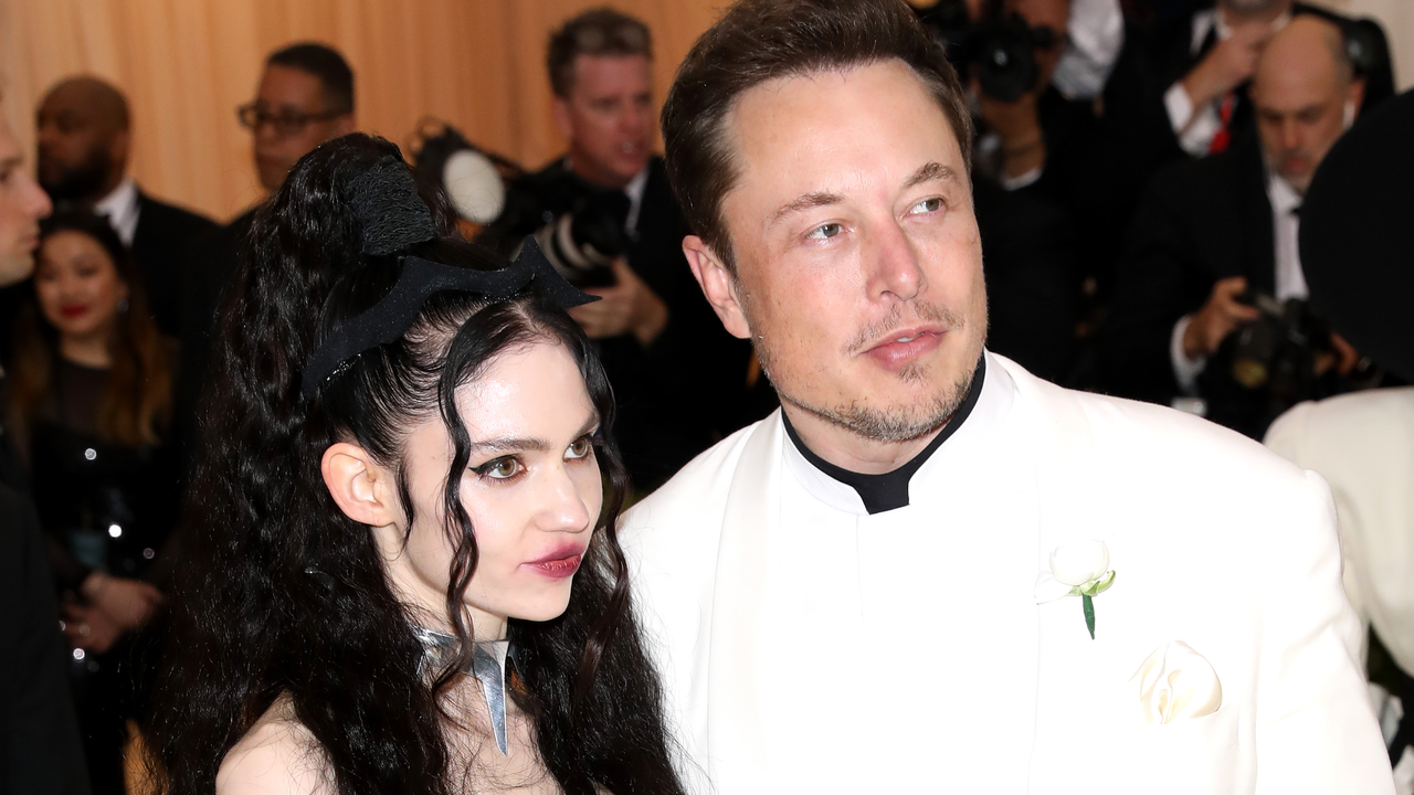 Grimes et Elon Musk révèlent leur troisième enfant, Techno Mechanicus, dans une nouvelle biographie