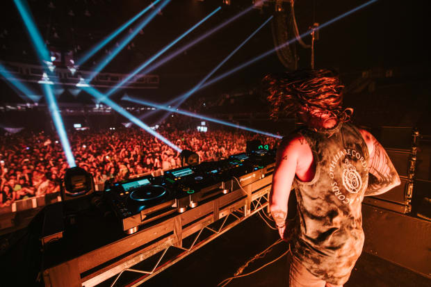 Sept Lions "EMPILÉ" Une vitrine annonce de bonnes choses pour Vancouver