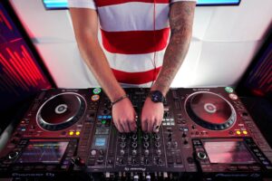 L’importance d’un bon DJ pour l’animation d’un évènement privé