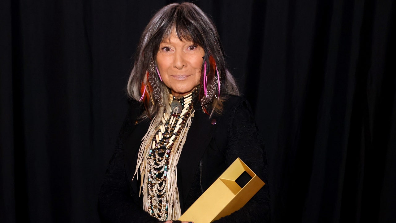 Buffy Sainte-Marie publie une déclaration sur le patrimoine autochtone avant le rapport d'enquête