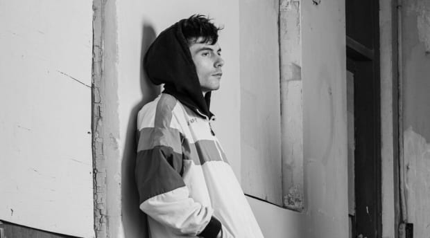 G Jones s'aventure dans l'inconnu sur l'album Masterful Sophomore, "Chemins"