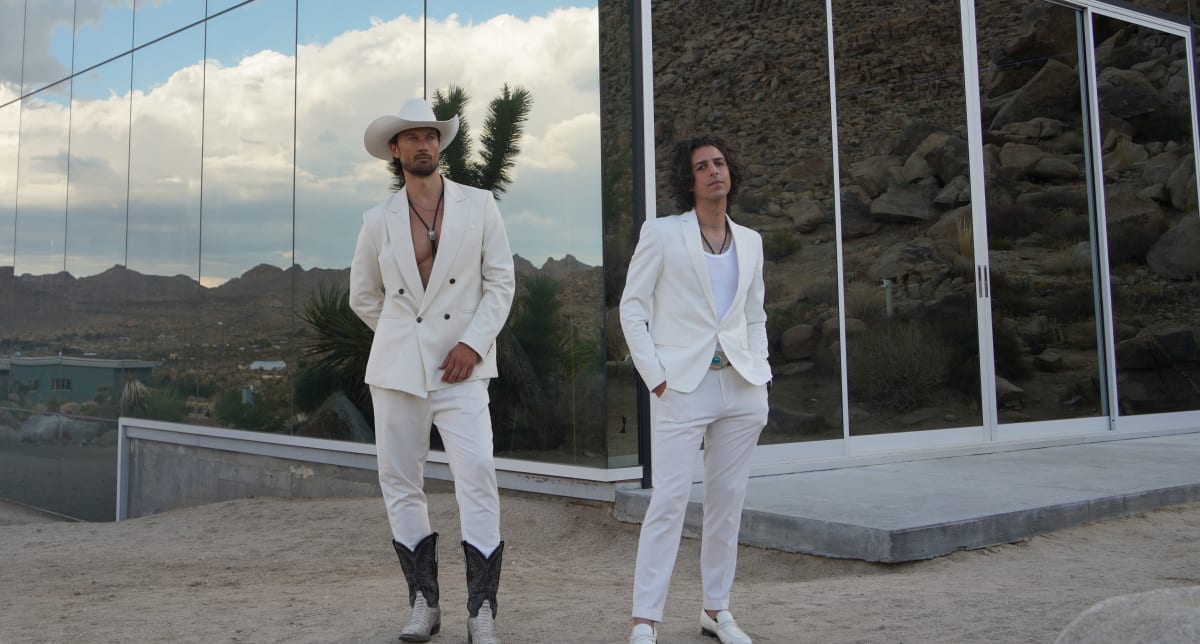 Le duo montant Mojave Grey dévoile un nouveau morceau enchanteur, "Bord de la nuit"