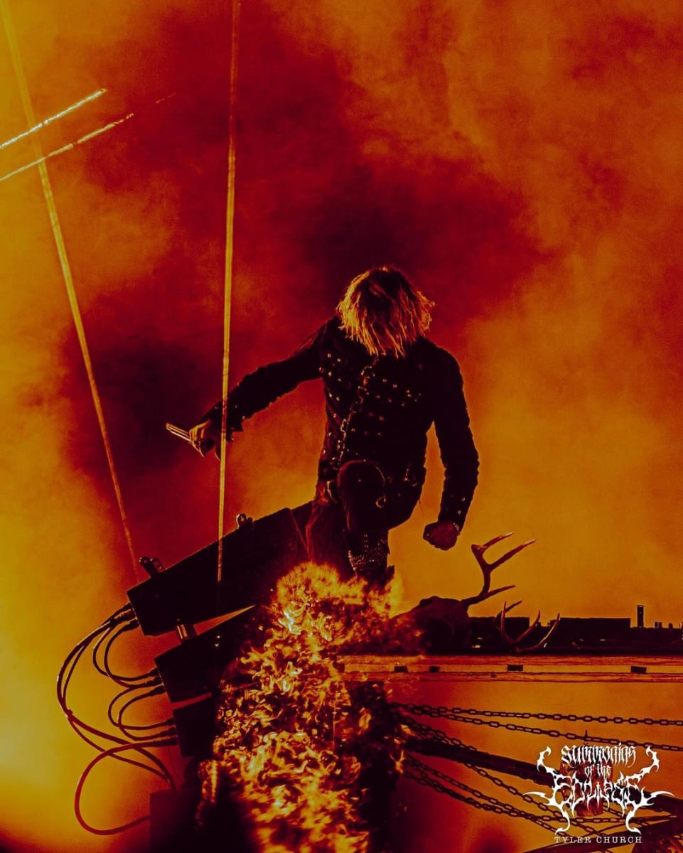 SVDDEN DEATH condamne les cracheurs de feu lors de concerts après que des ravers ont allumé des flammes dans la foule