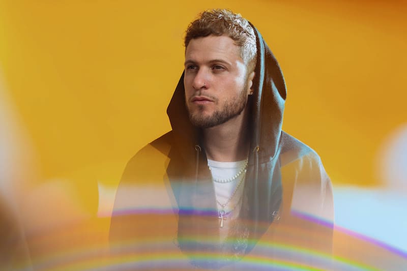 SWAYLÓ inaugure un nouveau paradigme avec un morceau house hypnotisant, "FILLES PSYCHÉDÉLIQUES"