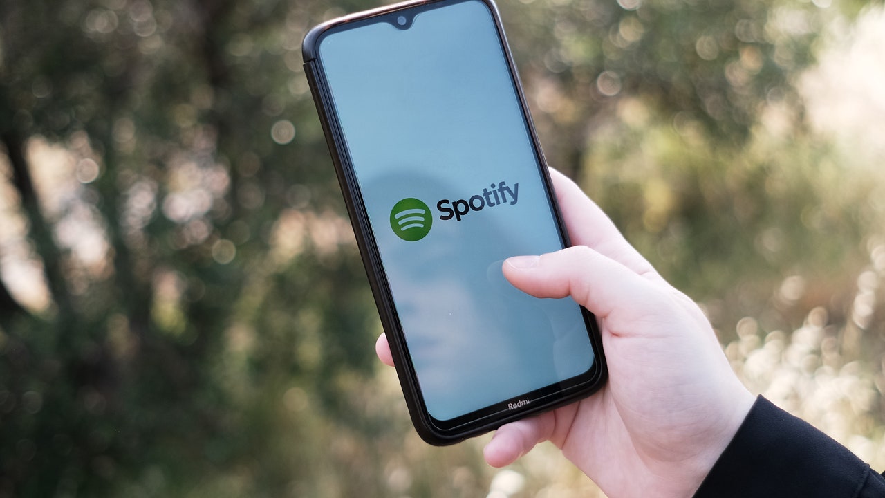 Spotify prévoit une modification de la structure des redevances, avec une exigence minimale de flux par chanson pour le paiement