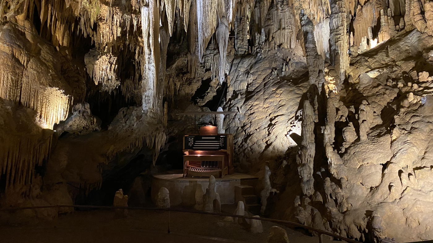Le plus grand instrument de musique du monde se trouve sous terre dans une grotte de Virginie : NPR