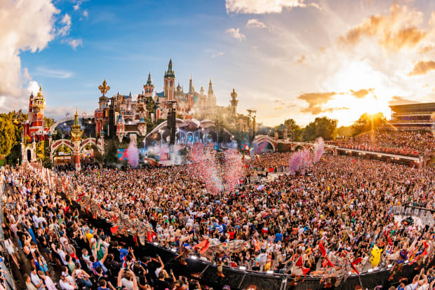 Plongez-vous dans l'étonnante scène principale de Tomorrowland 2023 dans l'aftermovie officiel
