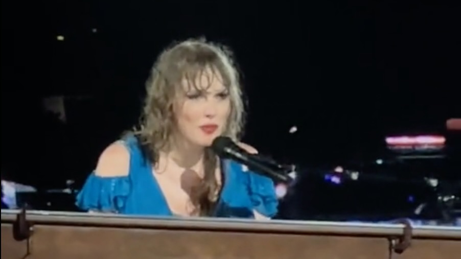 Taylor Swift donne une performance en larmes en hommage à Ana Clara Benevides