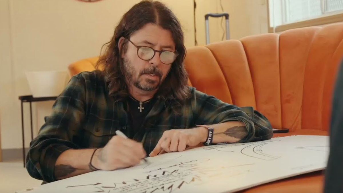 Dave Grohl dessine à la main des diagrammes d'« objets interdits » pour une vente aux enchères caritative