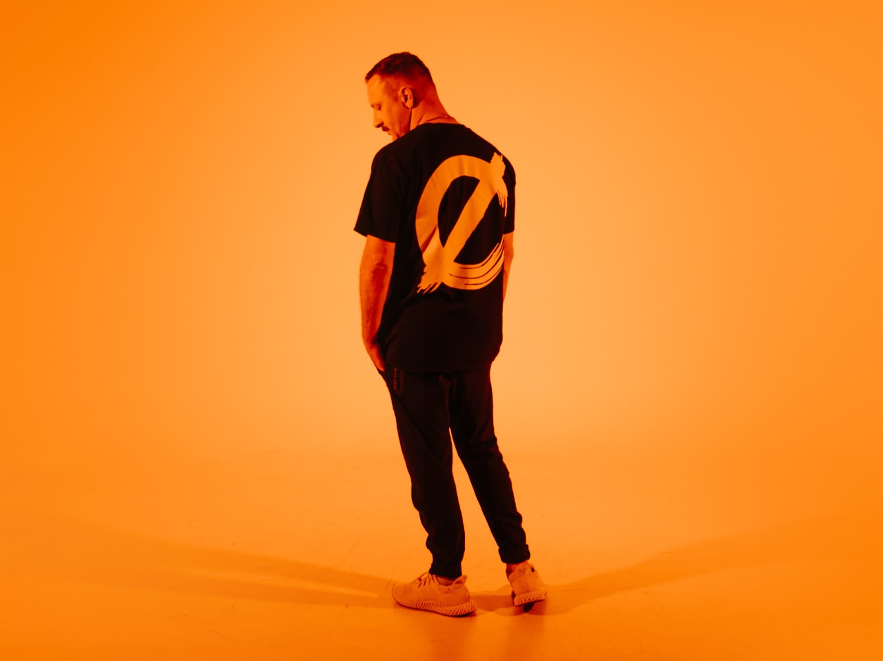 Marten Hørger parle de sa grande année, de ses tournées et de son horaire de sommeil unique [Interview]