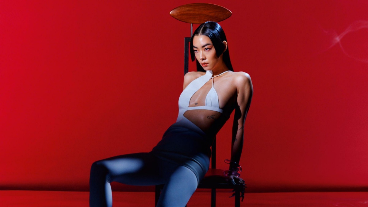 Rina Sawayama sort l'édition Deluxe de Hold the Girl : Stream