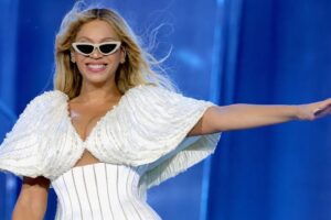 Beyoncé entre dans l’histoire des country charts avec « Texas Hold ‘Em »