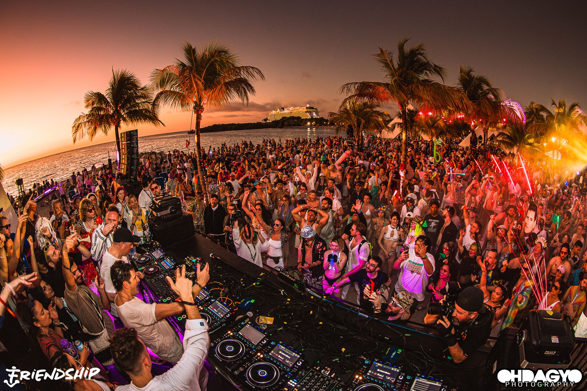 Faits saillants de FriendShip 2024, y compris l'ensemble de sang de chien impromptu et les informations sur la vente 2025