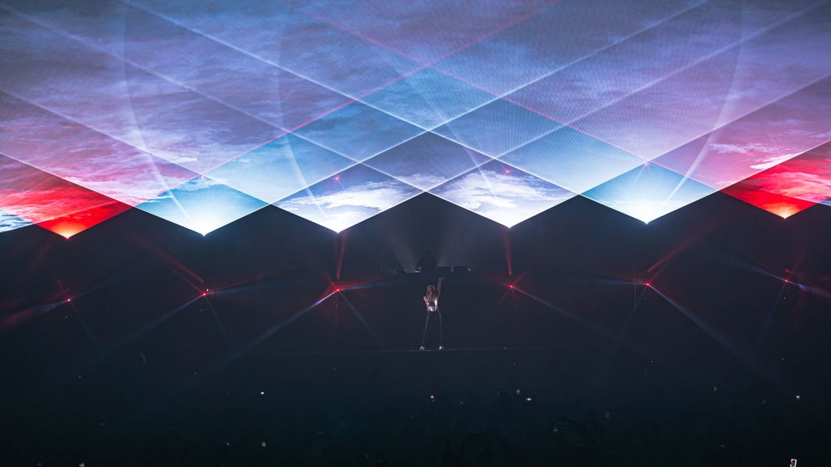 Gareth Emery ouvre les vannes de LSR/CITY V3, une utopie colorée du futur