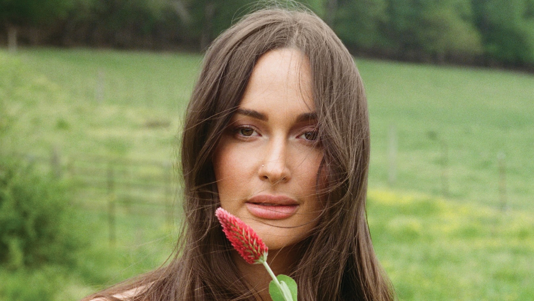 Kacey Musgraves annonce un nouvel album, Deeper Well