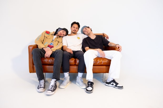 Le cœur sur la manche, la cible sur le dos : comprendre le coût humain de la toxicité des médias sociaux sur les DJ