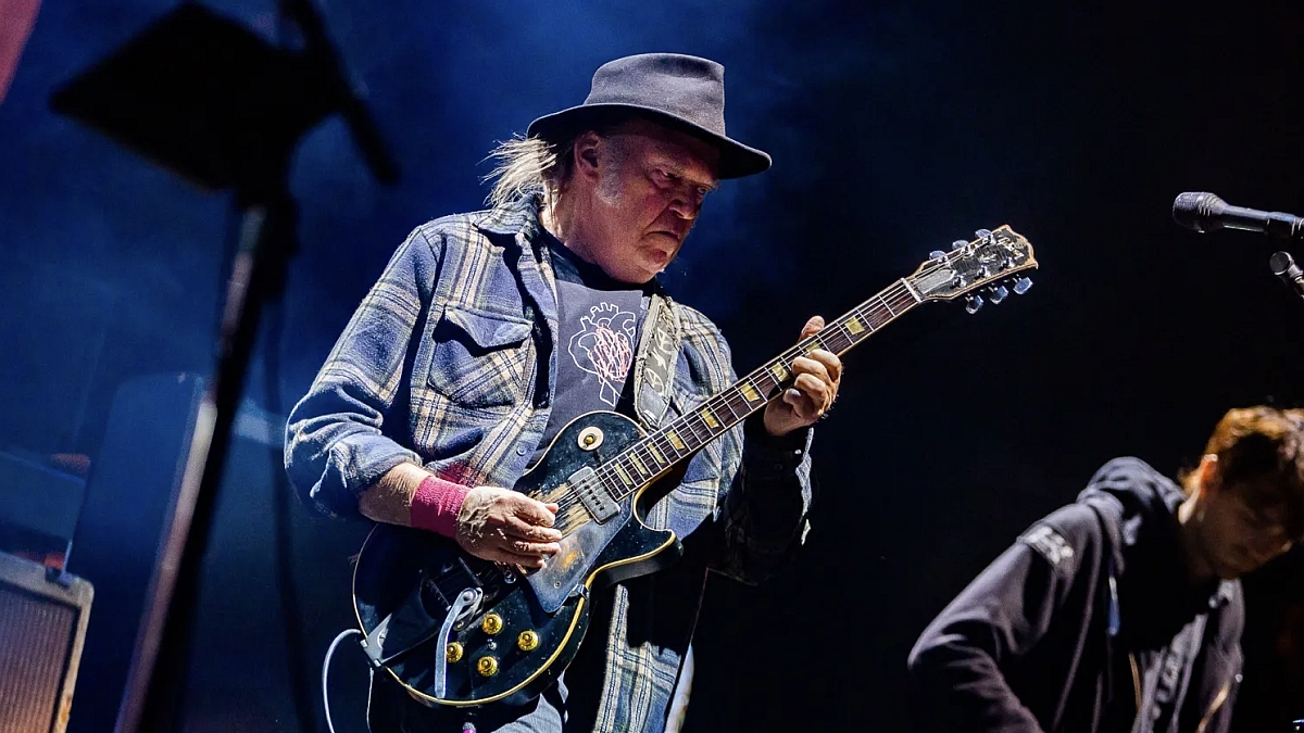 Neil Young and Crazy Horse Announce 2024 Tour