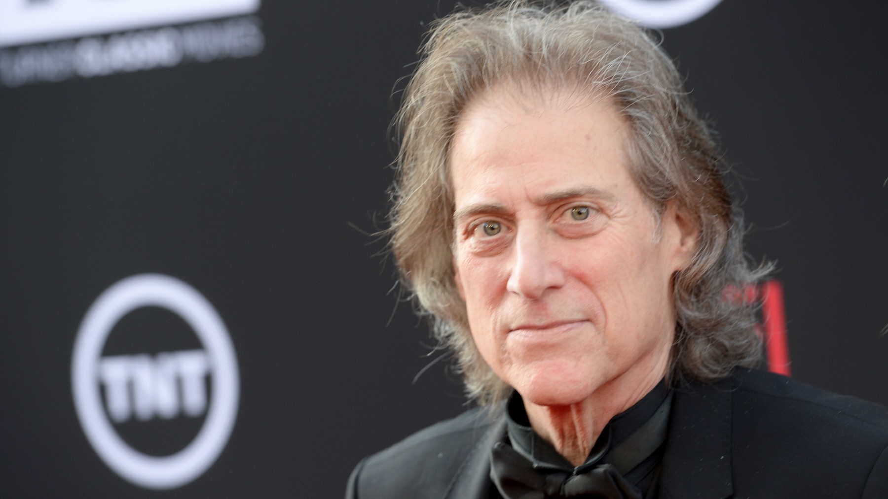 Richard Lewis, Comedian and Curb Your Enthusiasm Actor, Dead at 76