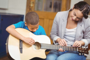 S’initier à la guitare sans professeur : quel est le processus à suivre ?