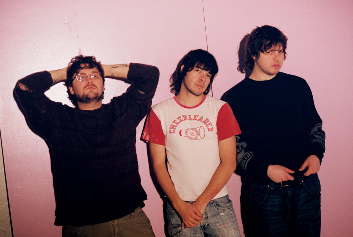 Wavedash, Madeon et Toro y Moi's "Tout ton amour" Est une odyssée d'amitié et de fusion créative