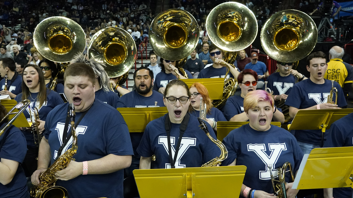 Le Connecticut rend hommage au groupe de l'Université de l'Idaho pour son soutien à Yale March Madness : NPR