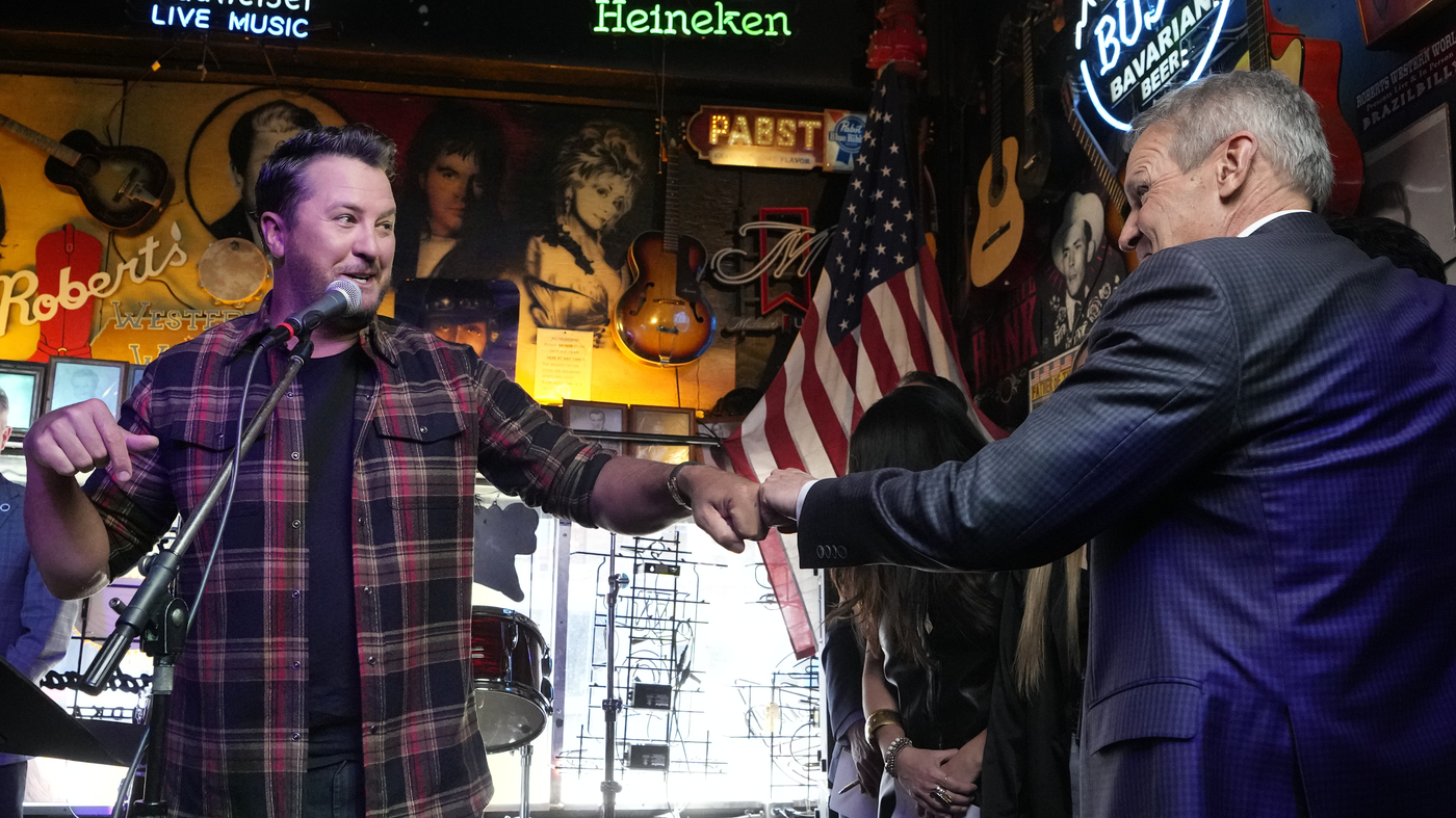 Le Tennessee devient le premier État à protéger les artistes contre l'IA : NPR