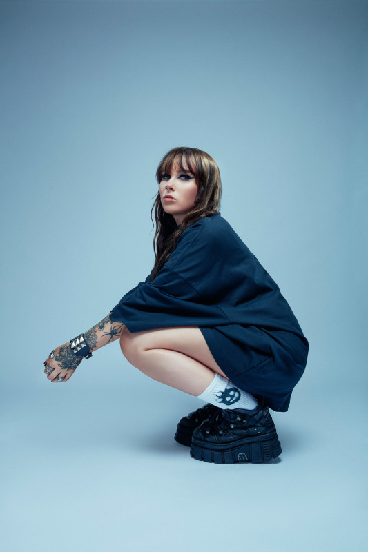 Le nouveau projet de Kenya Grace guérit les tissus cicatriciels avec une batterie et une basse purifiant l'âme : écoutez