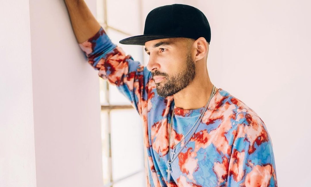 INTERVIEW : OFFAIAH parle d'une nouvelle collaboration « satisfaite » avec David Penn, de la production musicale, des projets futurs et plus encore