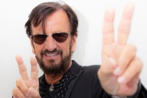 Ringo Starr annonce les dates de sa tournée pour l'automne 2024 avec son groupe All Starr