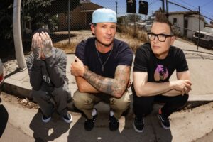 Blink-182 en tournée avec le groupe « What the F*ck Is Up Denny's »