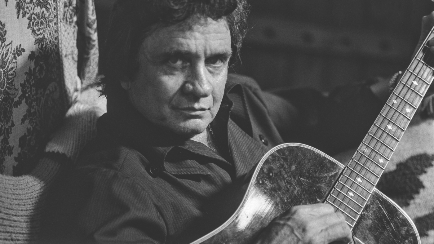 Au-delà de la tombe, Johnny Cash nous montre encore comment faire de la musique : NPR