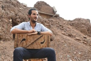 موسيقي عراقي يصنع آلته من أنقاض الحرب : NPR