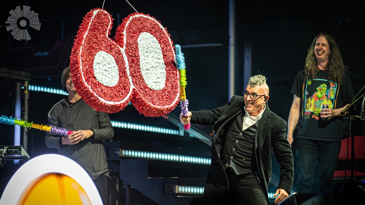 Maynard James Keenan Smashes 60th Birthday Piñata at Final Sessanta Show: Photos