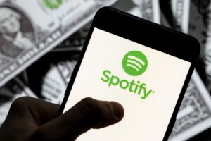 Le nouveau modèle de redevances de Spotify va payer aux auteurs-compositeurs 150 millions de dollars de moins