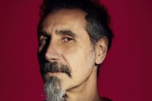 Serj Tankian de System of a Down a un nouveau mémoire, 'Down with the System' : NPR
