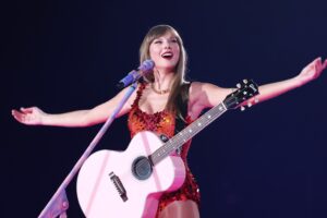 Taylor Swift lance 8 chansons du département des poètes torturés à Paris