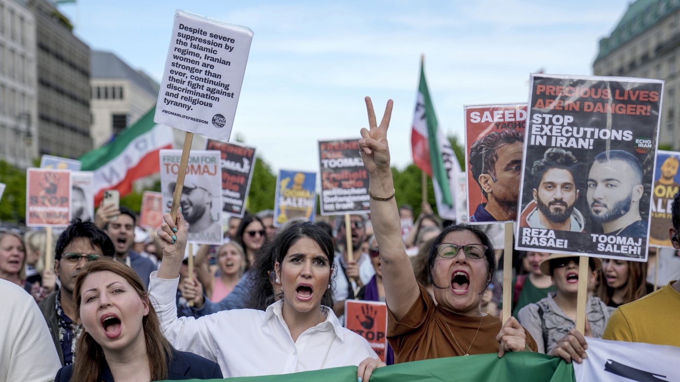 L'Iran annule la condamnation à mort du rappeur Toomaj Salehi pour avoir critiqué le gouvernement : NPR