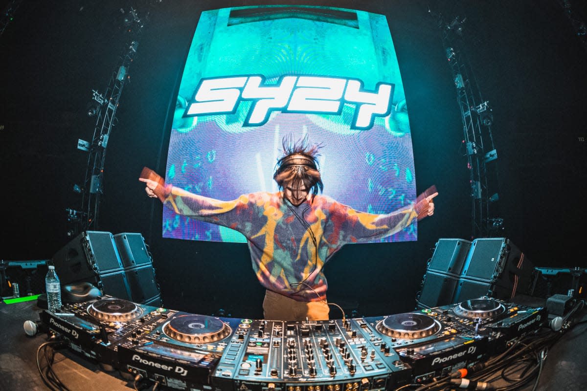 Le superbe premier album de Syzy révèle la beauté des fardeaux de la vie : écoutez